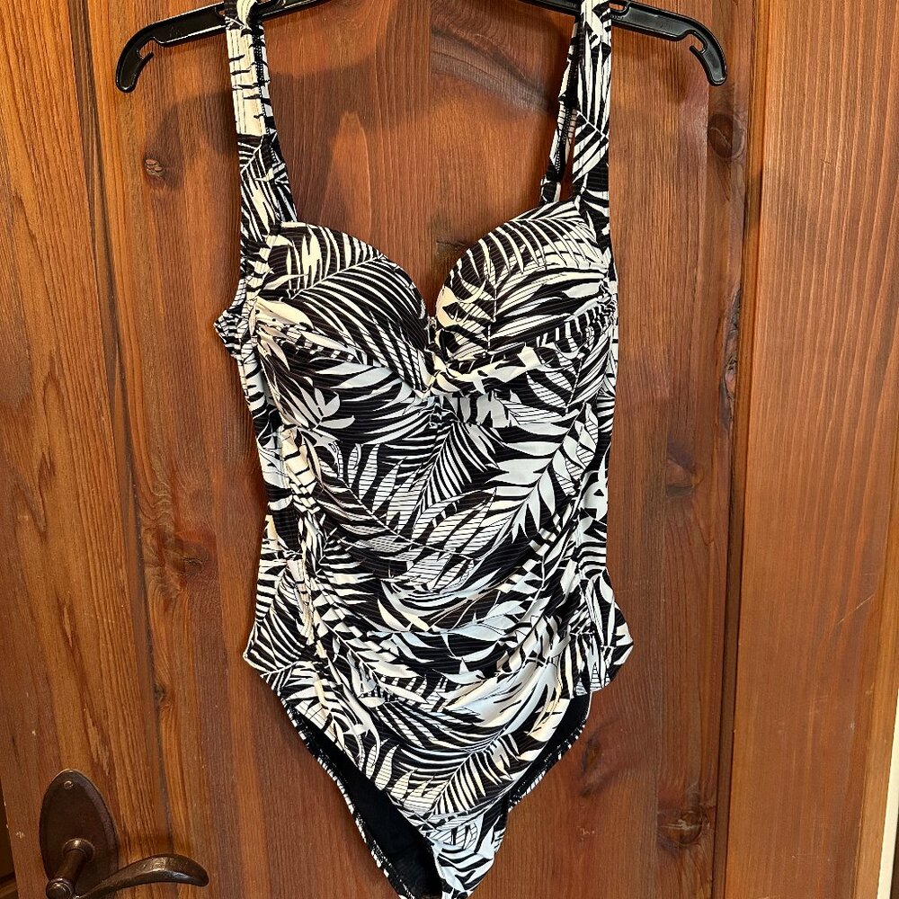NIP TUCK Women's One Piece Swimsuit Black White Tropical Size 10